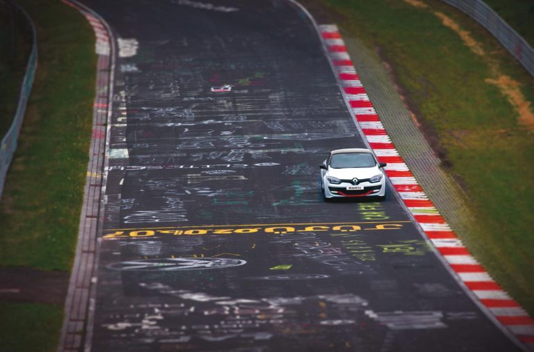 Megane RS 275 trophy-r_1
