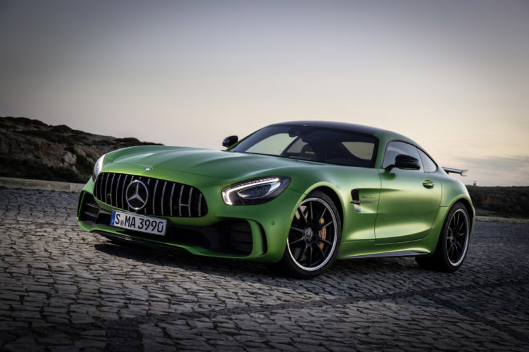 Der neue Mercedes-AMG GT R, Portimao 2016; AMG green hell magno; Leder Exklusiv Nappa; Mikrofaser DINAMICA schwarz mit Kontrastziernaht gelb;Kraftstoffverbrauch kombiniert: 11,4 l/100 km, CO2-Emissionen kombiniert: 259 g/km*

The new Mercedes-AMG GT R, Portimao 2016; AMG green hell magno; Exclusice Nappa leather; DINAMICA microfibre black with yellow contrasting topstitching;Fuel consumption, combined: 11.4 l/100 km, CO2 emissions, combined: 259 g/km*