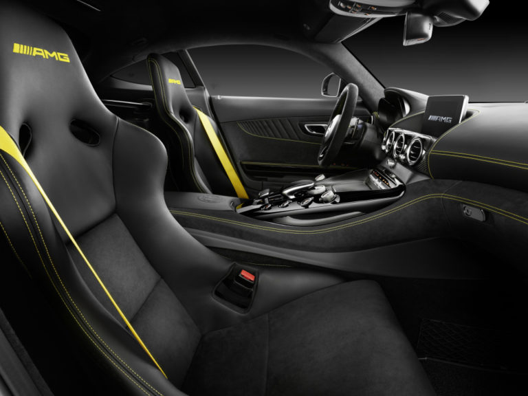 AMG GT R; 2016; Studio; Interieur: Leder Nappa/Mikrofaser Dinamica Schwarz, AMG Sportsitze;Kraftstoffverbrauch kombiniert:  11,4 l/100 km, CO2-Emissionen kombiniert: 259 g/km

AMG GT R; 2016; studio; Interior: nappa leather / DINAMICA microfibre upholstery, AMG sport seats;Fuel consumption, combined:   11.4 l/100 km, CO2 emissions, combined:  259 g/km