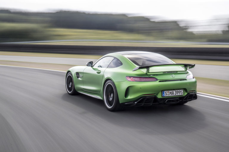 MERCEDES-AMG GT R, AMG green hell magno, Leder Exklusiv Nappa/Mikrofaser DINAMICA schwarz;Kraftstoffverbrauch kombiniert 11,4 l/100 km, CO2-Emissionen kombiniert 259 g/km*

MERCEDES-AMG GT R, AMG green hell magno, Exclusive Nappa leather/DINAMICA microfiber black;Fuel consumption, combined 11.4 l/100 km, CO2 emissions, combined 259 g/km*