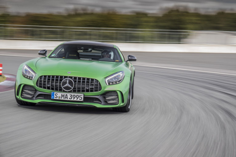 MERCEDES-AMG GT R, AMG green hell magno, Leder Exklusiv Nappa/Mikrofaser DINAMICA schwarz;Kraftstoffverbrauch kombiniert 11,4 l/100 km, CO2-Emissionen kombiniert 259 g/km*

MERCEDES-AMG GT R, AMG green hell magno, Exclusive Nappa leather/DINAMICA microfiber black;Fuel consumption, combined 11.4 l/100 km, CO2 emissions, combined 259 g/km*