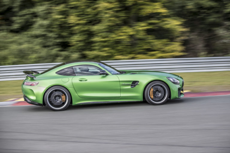 MERCEDES-AMG GT R, AMG green hell magno, Leder Exklusiv Nappa/Mikrofaser DINAMICA schwarz;Kraftstoffverbrauch kombiniert 11,4 l/100 km, CO2-Emissionen kombiniert 259 g/km*

MERCEDES-AMG GT R, AMG green hell magno, Exclusive Nappa leather/DINAMICA microfiber black;Fuel consumption, combined 11.4 l/100 km, CO2 emissions, combined 259 g/km*