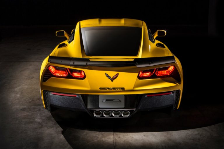 2015-Chevrolet-CorvetteZ06-032_sportwagen