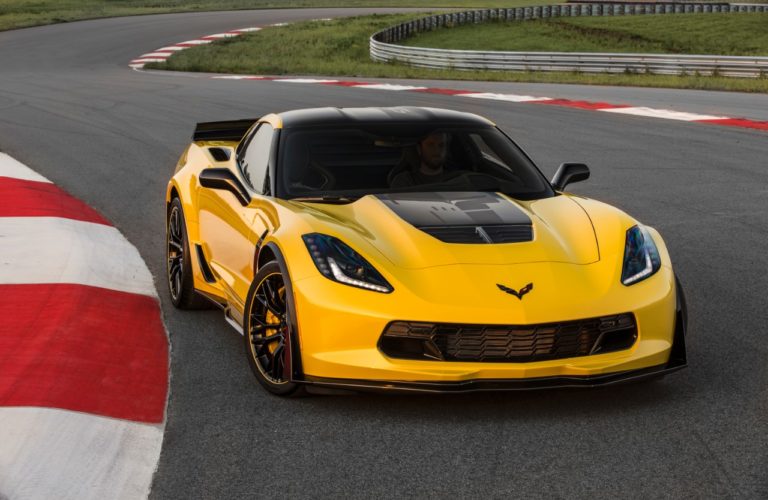 2016-Chevrolet-CorvetteZ06-C7R-Edition-005_sportwagen
