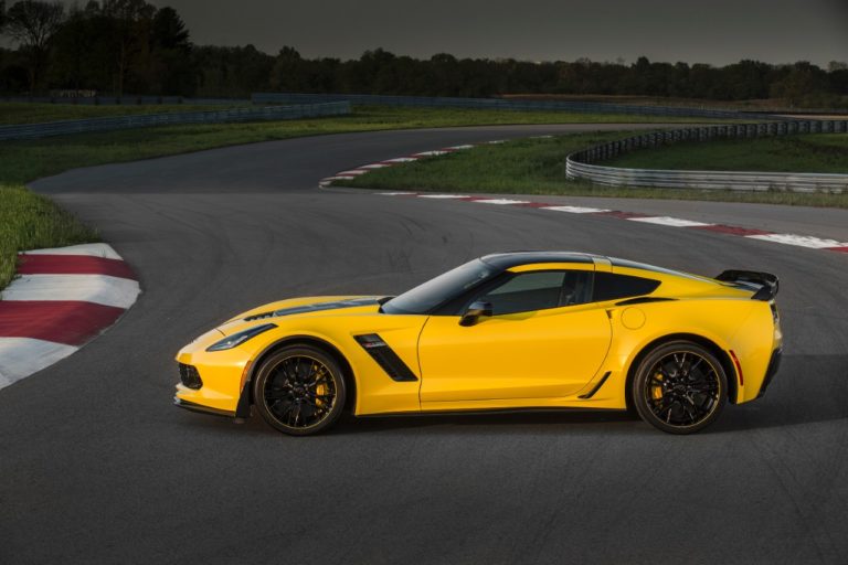 2016-Chevrolet-CorvetteZ06-C7R-Edition-006_sportwagen
