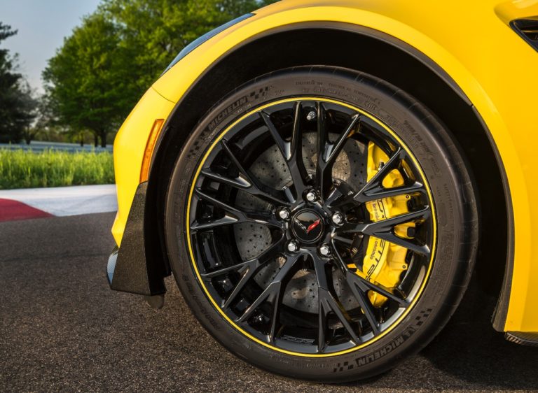 2016-Chevrolet-CorvetteZ06-C7R-Edition-007_sportwagen