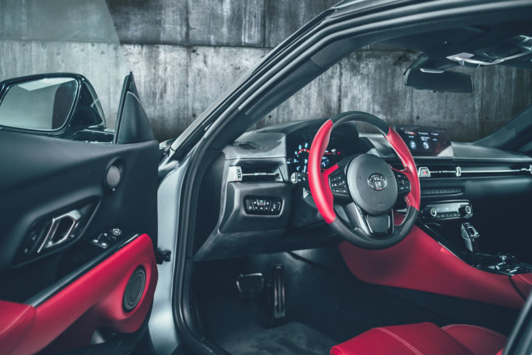 60341-toyota-supra-grey-interior-lightbox_sportwagen.at