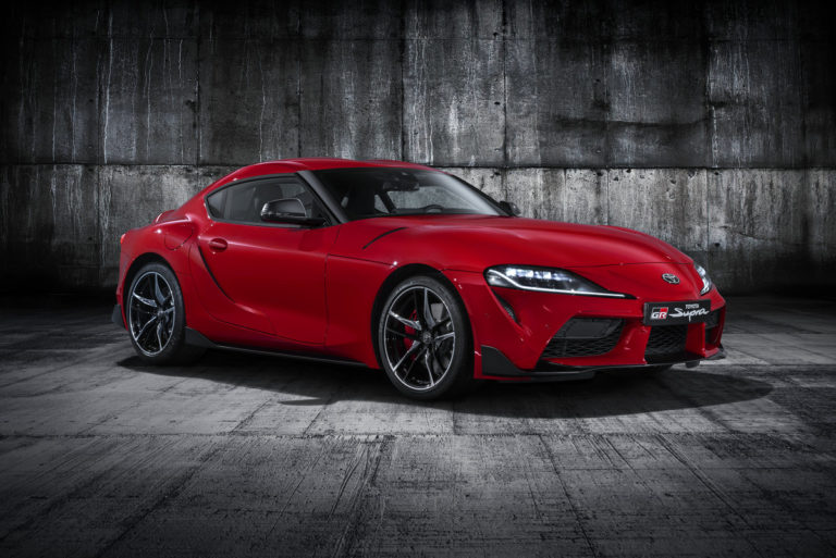 60348-toyota-supra-red-studio-001-lightbox_sportwagen.at