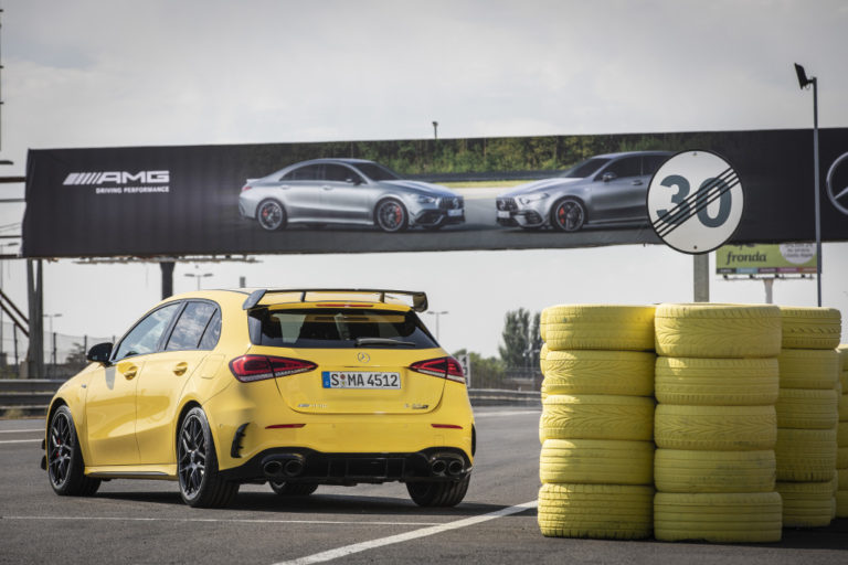 Mercedes-AMG A 45 S 4MATIC+, Sonnengelb, Leder - Nappa AMG schwarz mit gelben Kontrastziernähten;Kraftstoffverbrauch kombiniert: 8,4-8,3 l/100 km; CO2-Emissionen kombiniert: 192-189 g/km*

Mercedes-AMG A 45 S 4MATIC+, sun yellow, Leather – black, with yellow topstitching;Fuel consumption combined: 8.4-8.3 l/100 km; Combined CO2 emissions: 192-189 g/km*