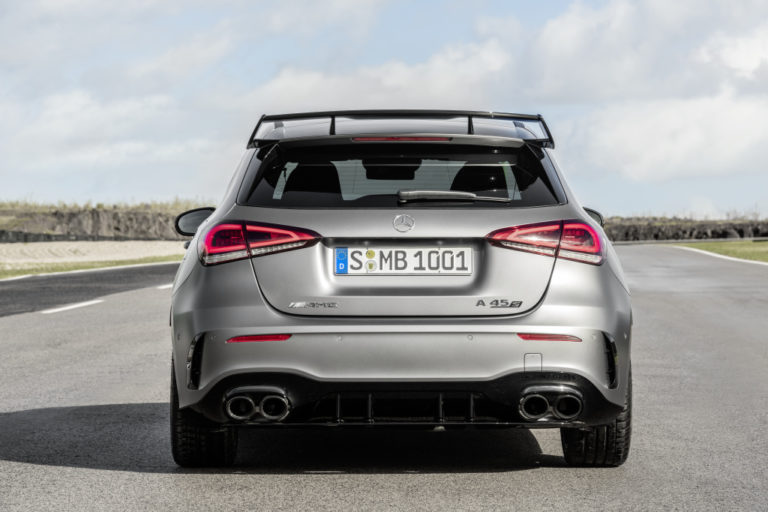 Mercedes-AMG A 45 S 4MATIC+ (2019);Kraftstoffverbrauch kombiniert: 8,4-8,3 l/100 km; CO2-Emissionen kombiniert: 192-189 g/km*

Mercedes-AMG A 45 S 4MATIC+ (2019);Fuel consumption combined: 8.4-8.3 l/100 km; Combined CO2 emissions: 192-189 g/km*