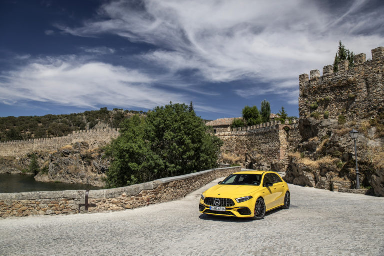 Mercedes-AMG A 45 S 4MATIC+, Sonnengelb, Leder - Nappa AMG schwarz mit gelben Kontrastziernähten;Kraftstoffverbrauch kombiniert: 8,4-8,3 l/100 km; CO2-Emissionen kombiniert: 192-189 g/km*

Mercedes-AMG A 45 S 4MATIC+, sun yellow, Leather – black, with yellow topstitching;Fuel consumption combined: 8.4-8.3 l/100 km; Combined CO2 emissions: 192-189 g/km*