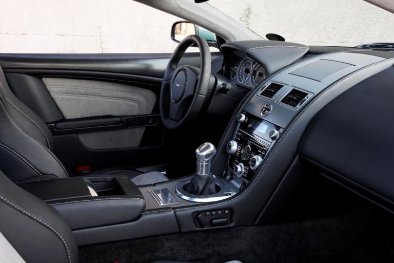aston_martin_dbs_sportwagen-finden (6)