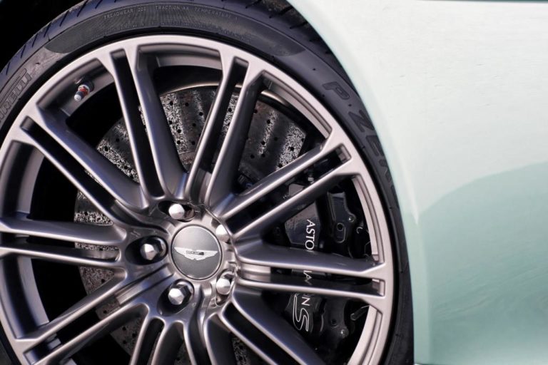 aston_martin_dbs_sportwagen-finden (7)