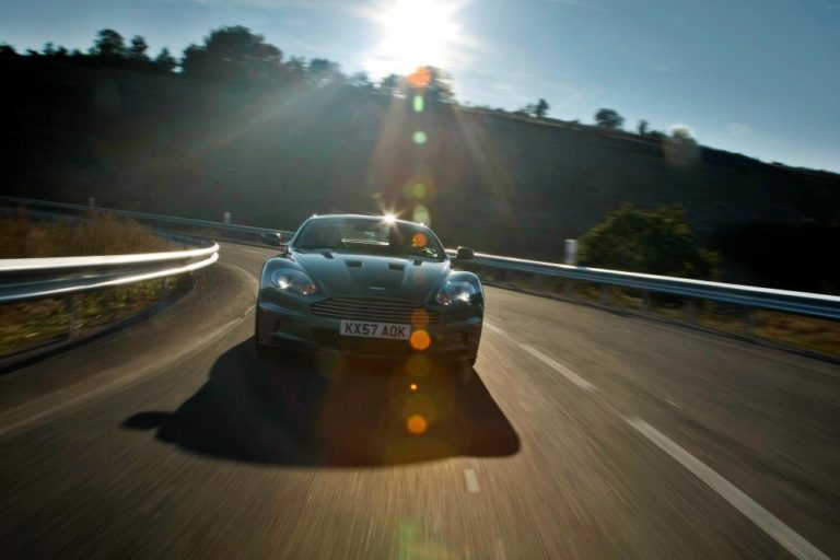aston_martin_dbs_sportwagen-finden.at_1