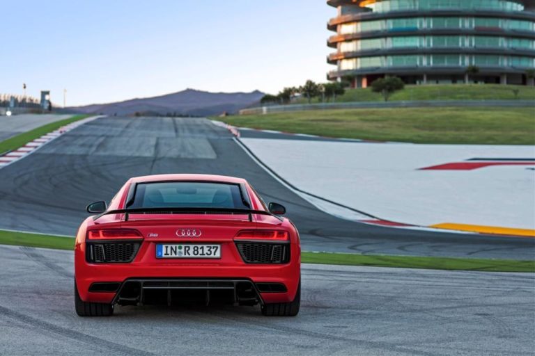 Audi R8 V10 plus