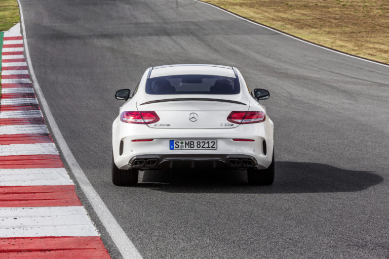 Mercedes-AMG C 63 S Coupé, Exterieur: designo diamantweiß  bright, Night Paket 

Mercedes-AMG C 63 S Coupé, exterior: designo diamond white bright, night package