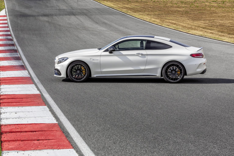 Mercedes-AMG C 63 S Coupé, Exterieur: designo diamantweiß  bright, Night Paket 

Mercedes-AMG C 63 S Coupé, exterior: designo diamond white bright, night package