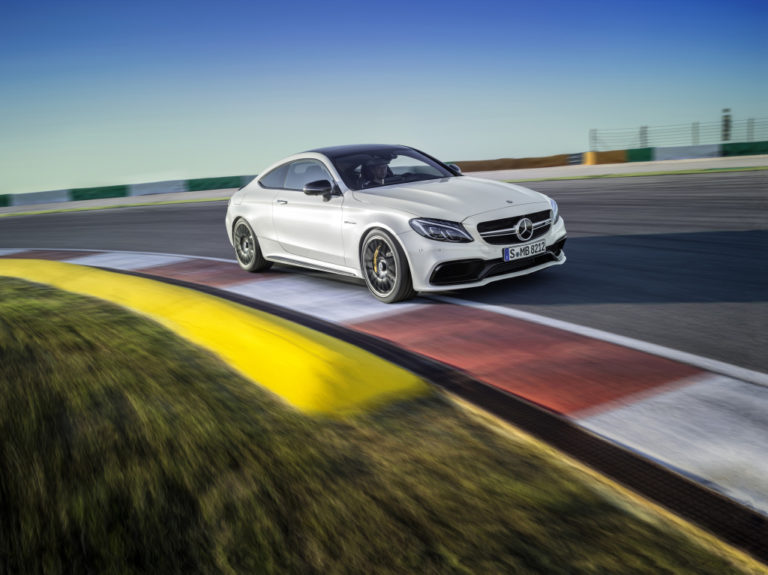 Mercedes-AMG C 63 S Coupé, Exterieur: designo diamantweiß  bright, Night Paket 

Mercedes-AMG C 63 S Coupé, exterior: designo diamond white bright, night package